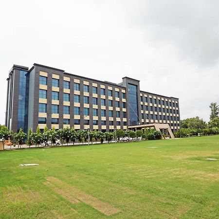 Golden Blossom Imperial Resorts Lucknow Exterior foto