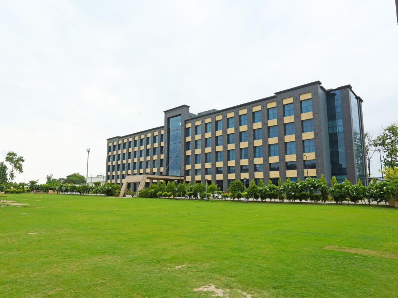 Golden Blossom Imperial Resorts Lucknow Exterior foto