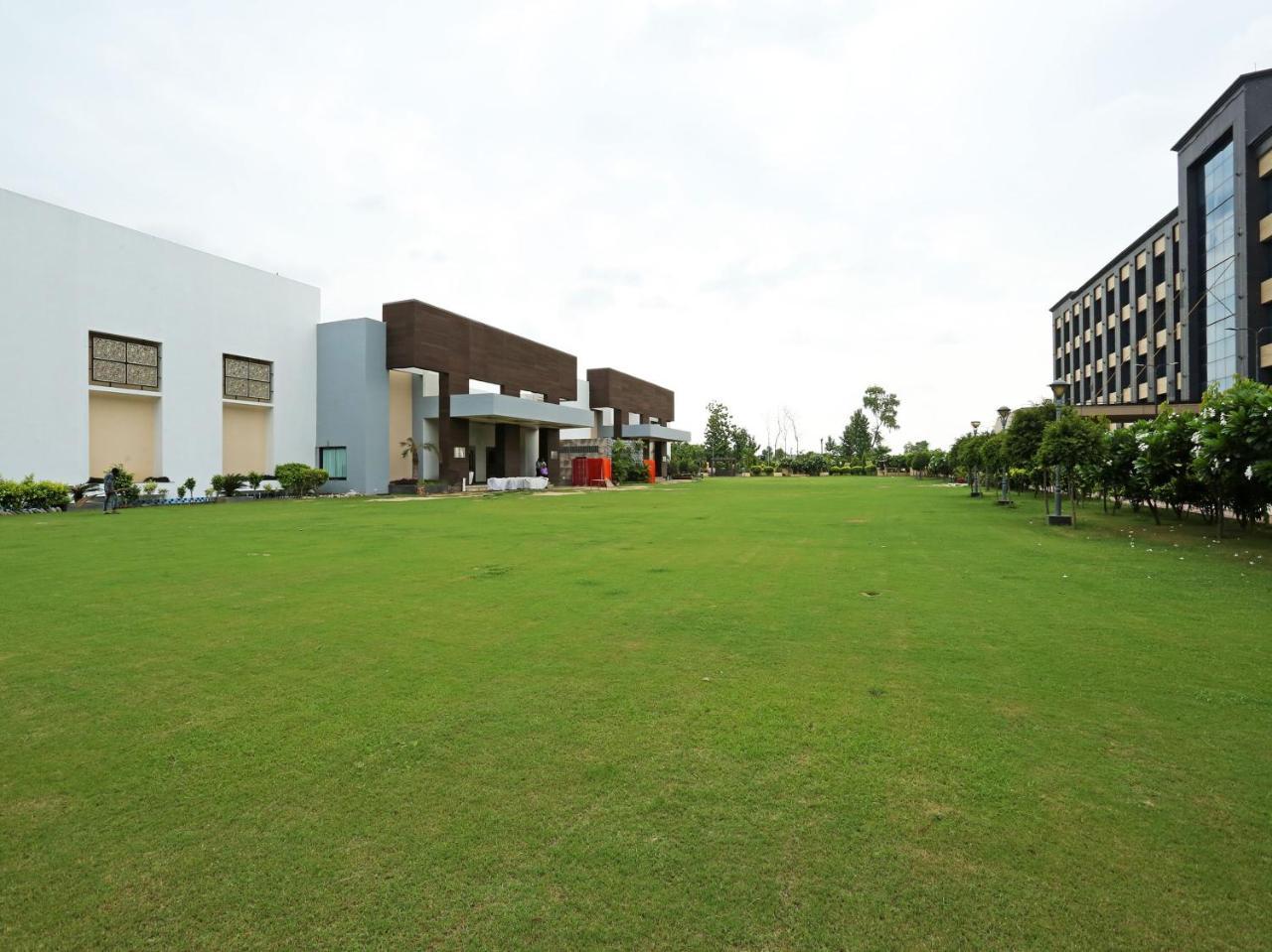 Golden Blossom Imperial Resorts Lucknow Exterior foto